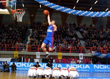 Τα ελληνικά νιάτα νίκησαν τους ξένους με 86-85 στο 9ο All Star Game – MVP ο Αλβέρτης