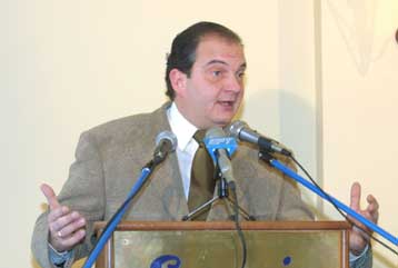 Σφοδρή επίθεση Καραμανλή στην κυβέρνηση για ελληνοποιήσεις και διαπλεκόμενα