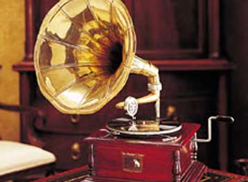 Ένα μουσικό ταξίδι με γραμμόφωνα στο Δημοτικό Θέατρο Πειραιά