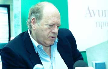 Επίθεση Αρσένη κατά Σημίτη για οικονομική, εξωτερική και κοινωνική πολιτική