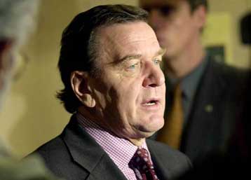 Η ΕΕ βασίζεται στη Γερμανία και τη Γαλλία, τονίζει ο Σρέντερ