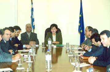 Υποχρεωτικό το πόθεν έσχες για τους υπαλλήλους του Δημοσίου, τόνισε η Β.Παπανδρέου στη συνάντηση με