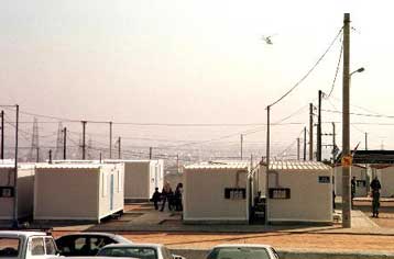 Να πέσει από τον όγδοο όροφο του ΟΕΚ απειλεί 50χρονος – Κλειστή η οδός Σολωμού