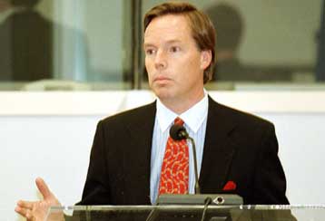 Θα υπάρξει διαφάνεια για το απεμπλουτισμένο ουράνιο – Ορθή η χρήση βίας στη Γιουγκοσλαβία