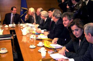 Τα στοιχεία της ΝΔ για τις παράνομες ελληνοποιήσεις δημοσιεύει ο Ελεύθερος Τύπος