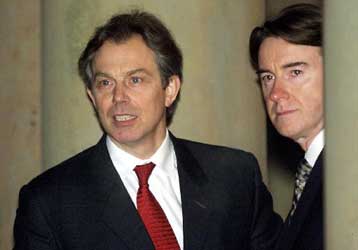 Χωρίς αποτέλεσμα οι πρωτοβουλίες του Μπλερ για τη Β.Ιρλανδία