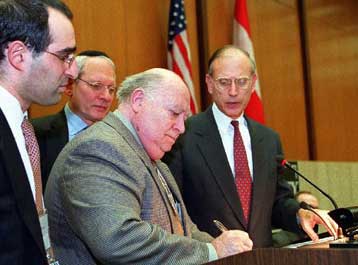 Υπεγράφη η συμφωνία για την αποζημίωση επιζώντων των ναζιστικών στρατοπέδων της Αυστρίας