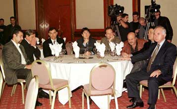 Έκοψε την πίτα η εθνική ποδοσφαίρου – Το φλουρί στο Φύσσα