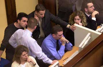 Καθοδική πορεία ακολουθεί και πάλι η Σοφοκλέους – Στις 3.183,73 μονάδες ο γενικός δείκτης