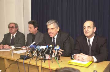 Τα 700 δισ. έφτασε το πλεόνασμα του προϋπολογισμού 2000 – Επιτεύχθηκαν οι στόχοι, λέει το Οικονομικώ