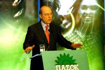 Με δείπνο προς τους υπουργούς του γιορτάζει τα «πέντε χρόνια Σημίτη» ο πρωθυπουργός