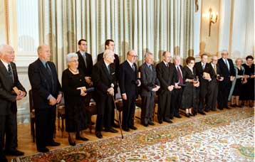 Δεκαέξι προσωπικότητες των γραμμάτων και των τεχνών τίμησε ο Πρόεδρος της Δημοκρατίας