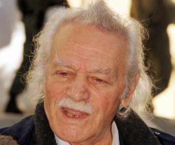 Απειλές από νεοναζί δέχτηκαν οι Μ.Γλέζος και Αν.Καρράς