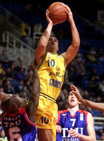 Νίκη… ξέσπασμα για την ΑΕΚ 64-52 την Τάου Κεράμικα στη Euroleague και επόμενος αντίπαλος η Ζαλγκίρ