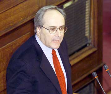 Για κεντροδεξιά σύγκλιση της κυβέρνησης έκανε λόγο ο Νίκος Κωνσταντόπουλος