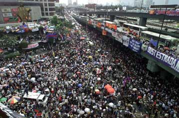Κύμα διαδηλώσεων στις Φιλιππίνες προκαλεί η επ αόριστον αναβολή της δίκης Εστράντα
