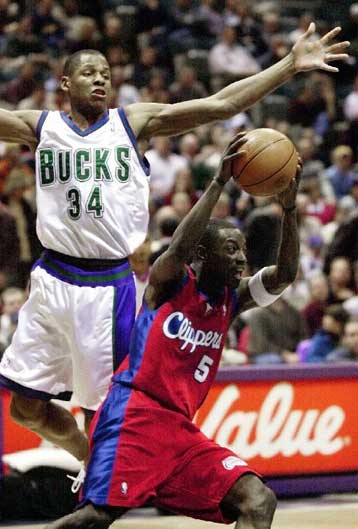 Με… χαρακτηριστική άνεση Πόρτλαντ, Χιούστον, Μιλγουόκι και Μαϊάμι έφτασαν σε νίκες