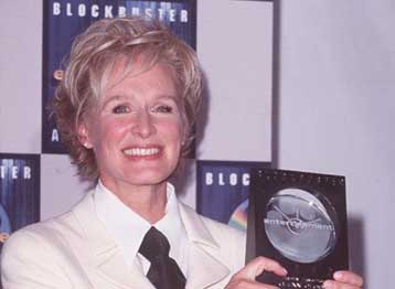 Το βρετανικό θέατρο κερδίζει και την Γκλεν Κλόουζ