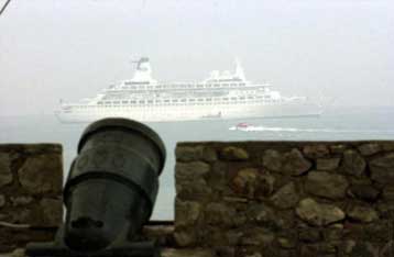 Σήκωσαν άγκυρα τα πλοία