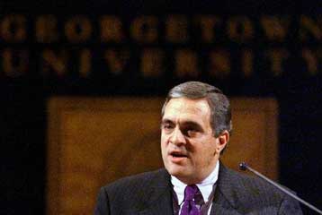 Ανανεώνεται και επισήμως η θητεία του Tζορτζ Τένετ στη CIA