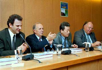 Η προσέγγιση του πολιτισμού της Κίνας σε μία δίγλωσση έκδοση