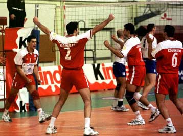 Όλα για όλα ο Ολυμπιακός στη Γαλλία με την Τουρ στο Champions League, νίκη θέλει η Ορεστιάδα επί τη