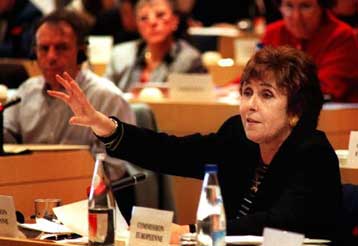 Από καρκίνο αποκαλύπτει ότι πάσχει η Γαλλίδα πρώην πρωθυπουργός, Εντίτ Κρεσόν