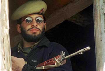 Επίθεση ανταρτών στο αεροδρόμιο του Κασμίρ – Τουλάχιστον οκτώ νεκροί