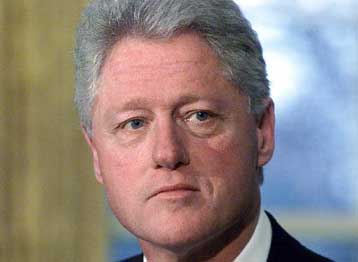 Αποχαιρετιστήριο διάγγελμα ετοιμάζει ο Κλίντον – Βελτιώσεις στην εκπαίδευση υπόσχεται ο Μπους