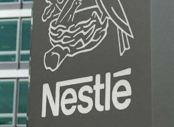 Την αμερικανική εταιρεία τροφών για κατοικίδια, Ralston, διεκδικεί η Nestle