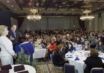 Για «διαπλεκόμενους συμμάχους» της κυβέρνησης έκανε λόγο ο Καραμανλής, μιλώντας στις γυναίκες της ΝΔ