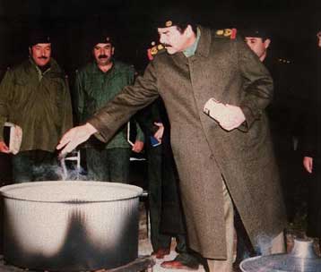 Οικονομική βοήθεια σε άπορους… Αμερικανούς προσφέρει ο Σαντάμ