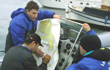 Λιγοστεύουν οι ελπίδες για τον εντοπισμό επιζώντων στο ελικόπτερο του ΕΚΑΒ