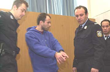 Τη μείωση της ποινής του κατά πέντε έτη και έξι μήνες πληροφορήθηκε στο κρατητήριο ο Μαζιώτης