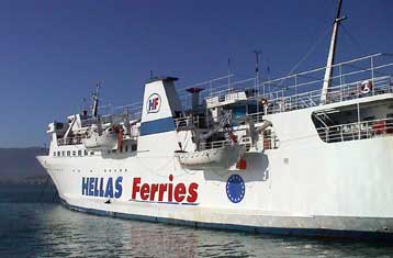 Δεμένα τα πλοία στα λιμάνια του Πειραιά και της Ραφήνας