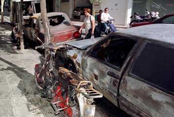 Μπαράζ εμπρηστικών επιθέσεων τη νύχτα στη Θεσσαλονίκη