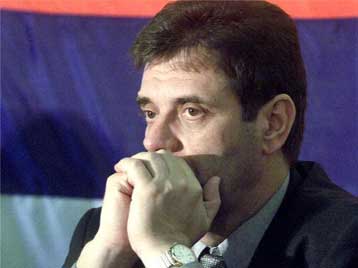 Kαθήκον μου να συνομιλώ με τον Μιλόσεβιτς, δηλώνει ο Κοστούνιτσα