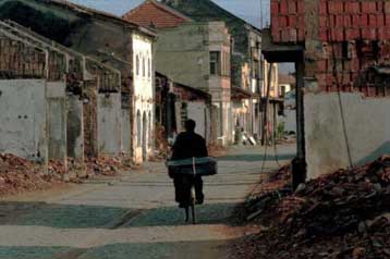 Το Μπράτουνατς συγκλονιστική μαρτυρία για τους βομβαρδισμούς με απεμπλουτισμένο ουράνιο