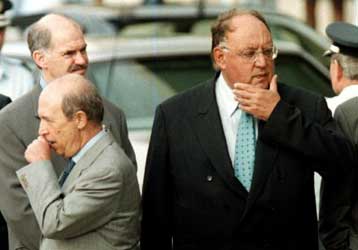 Τακτική απομόνωσης του Θ.Πάγκαλου επιλέγει ο πρωθυπουργός – «Όχι» στη λύση της διαγραφής