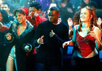 Νεανική ρομαντική κομεντί εκτοπίζει τον Τομ Χανκς από το Νο 1 του αμερικανικού box office