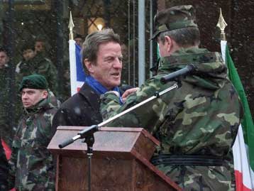 Αποχώρησε από το Κόσοβο ο Κουσνέρ χωρίς να συναντήσει τον αντικαταστάτη του