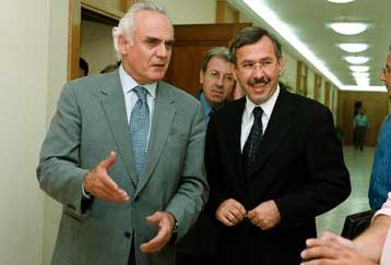 Η άμυνα της Κύπρου στο επίκεντρο της επίσκεψης Χάσικου στην Αθήνα – Ανησυχίες στη Λευκωσία για το απ