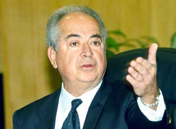 Μείωση της θητείας σε όσους ενταχθούν στις ΕΔ από τον Ιανουάριο του 2001 προανήγγειλε ο Δ.Αποστολάκη