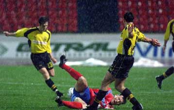 Με… αδιάβροχο ο Πανιώνιος νίκησε πολύ εύκολα τον Αρη με 2-0