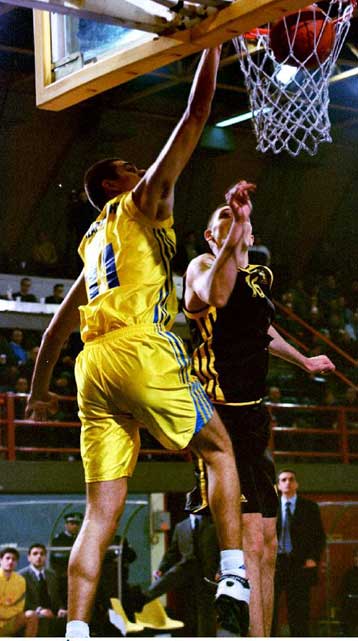 Ούτε η βροχή αλλά ούτε και ο Αρης σταμάτησαν το Περιστέρι, που κράτησε το αήττητο με 94-63