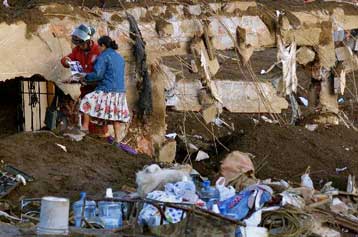 Στους 259 ανήλθε ο αριθμός των θυμάτων από το σεισμό στο Ελ Σαλβαδόρ – Πάνω από 1.200 οι αγνοούμενοι