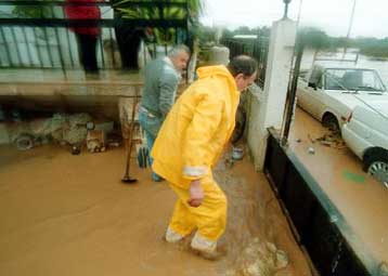 Δύο νεκροί και μία αγνοούμενη στη Ζάκυνθο λόγω της σφοδρής κακοκαιρίας – Πλημμύρες στην Κόρινθο