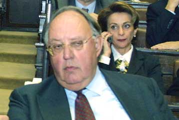 Ενοχλημένος ο Σημίτης από τα σχόλια Πάγκαλου – Δεν σταματώ την κριτική, δηλώνει ο τέως ΥΠΠΟ