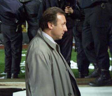 Επισφαλής πλέον η θέση του Ζακερόνι στη Μίλαν