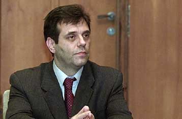 Σκέτη ανοησία οι «ακίνδυνες βόμβες» του ΝΑΤΟ, δηλώνει ο Κοστούνιτσα